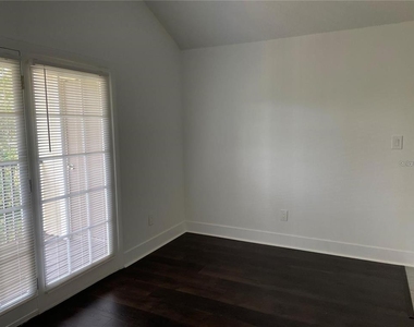 199 Afton Square - Photo Thumbnail 10