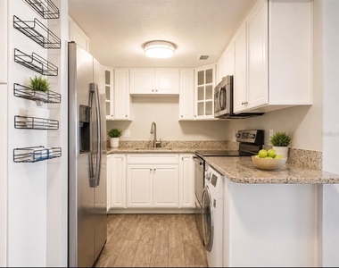 912 Lake Destiny Road - Photo Thumbnail 5