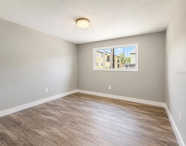 912 Lake Destiny Road - Photo Thumbnail 11