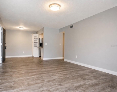912 Lake Destiny Road - Photo Thumbnail 6