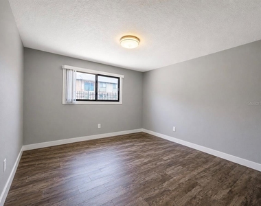 912 Lake Destiny Road - Photo Thumbnail 15