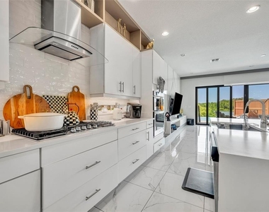 7613 Toscana Boulevard - Photo Thumbnail 8