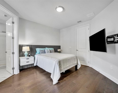 7613 Toscana Boulevard - Photo Thumbnail 45