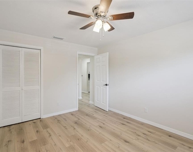 791 Lake Avenue - Photo Thumbnail 10