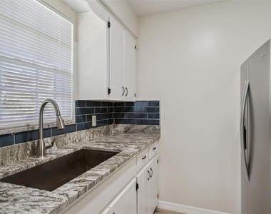 791 Lake Avenue - Photo Thumbnail 12