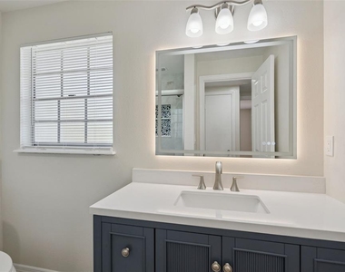 791 Lake Avenue - Photo Thumbnail 7