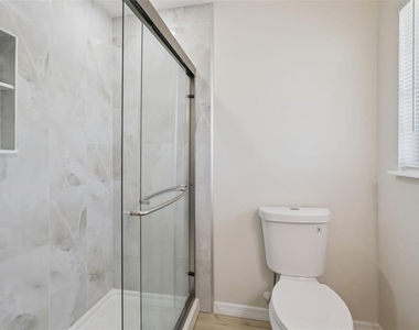 791 Lake Avenue - Photo Thumbnail 8