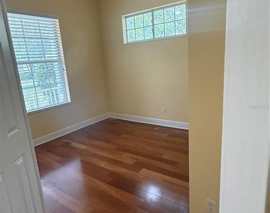 3132 Connemara Drive - Photo Thumbnail 8