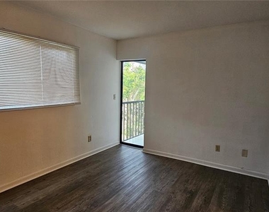 4904 Vincennes Court - Photo Thumbnail 10