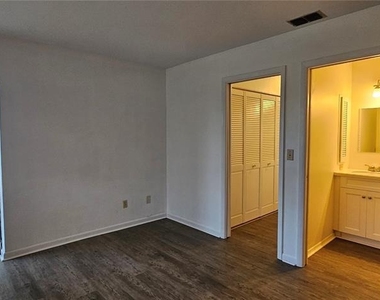 4904 Vincennes Court - Photo Thumbnail 11