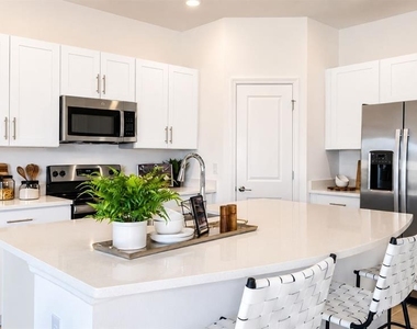 11821 Glenside Terrace - Photo Thumbnail 4