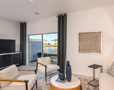 11821 Glenside Terrace - Photo Thumbnail 2