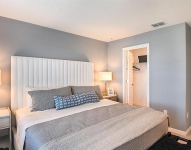 11821 Glenside Terrace - Photo Thumbnail 8