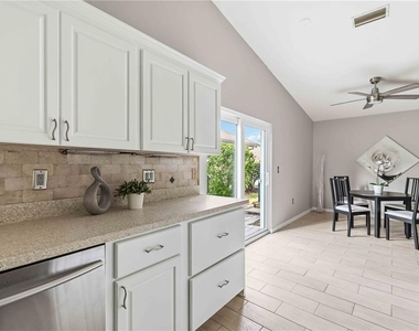 7795 Pine Trace - Photo Thumbnail 16