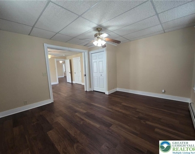 40 Evergreen Street - Photo Thumbnail 6