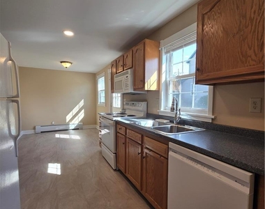 40 Evergreen Street - Photo Thumbnail 10