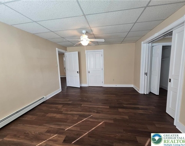 40 Evergreen Street - Photo Thumbnail 2