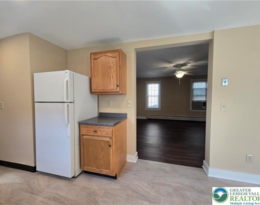 40 Evergreen Street - Photo Thumbnail 9