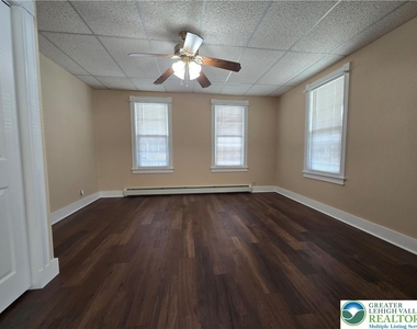 40 Evergreen Street - Photo Thumbnail 5