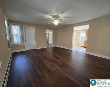 40 Evergreen Street - Photo Thumbnail 19