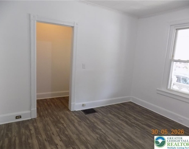 47 W Goepp Street - Photo Thumbnail 4