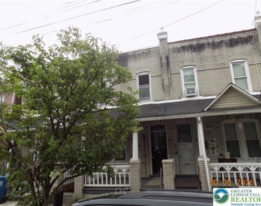 47 W Goepp Street - Photo Thumbnail 1