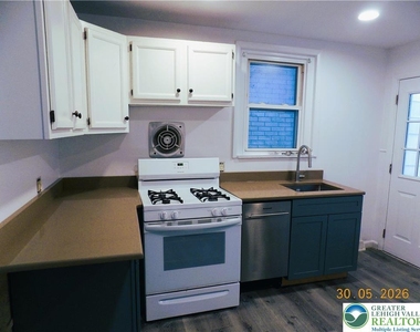 47 W Goepp Street - Photo Thumbnail 9