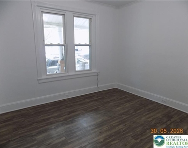 47 W Goepp Street - Photo Thumbnail 5