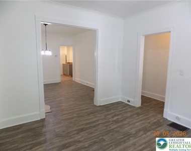47 W Goepp Street - Photo Thumbnail 3