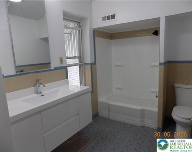 47 W Goepp Street - Photo Thumbnail 17