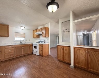 5941 Sixta Drive - Photo Thumbnail 3