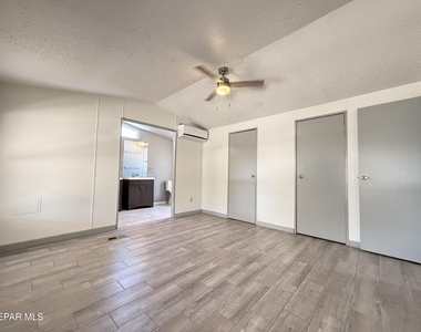 5941 Sixta Drive - Photo Thumbnail 25