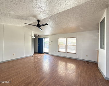 5941 Sixta Drive - Photo Thumbnail 2