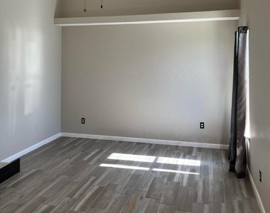 7548 Plaza Taurina Drive - Photo Thumbnail 17