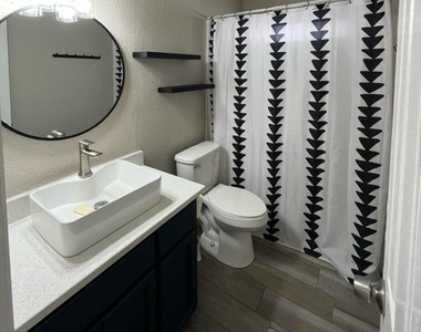 7548 Plaza Taurina Drive - Photo Thumbnail 12