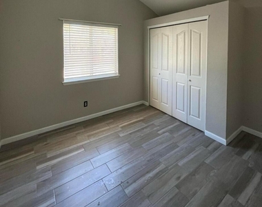7548 Plaza Taurina Drive - Photo Thumbnail 13