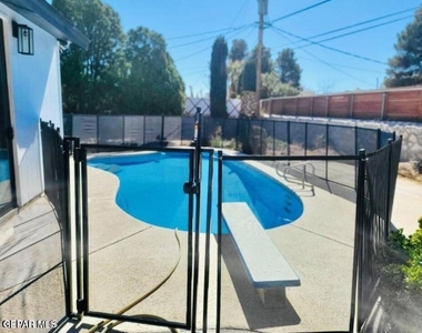 9108 Shaver Drive - Photo Thumbnail 6