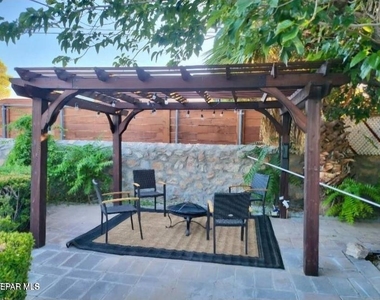 9108 Shaver Drive - Photo Thumbnail 7