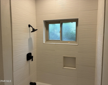 8316 W H Burges Drive - Photo Thumbnail 10