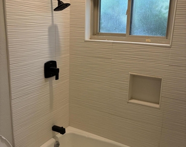 8316 W H Burges Drive - Photo Thumbnail 5