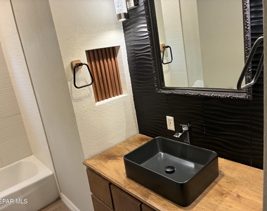 8316 W H Burges Drive - Photo Thumbnail 6