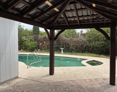8316 W H Burges Drive - Photo Thumbnail 15