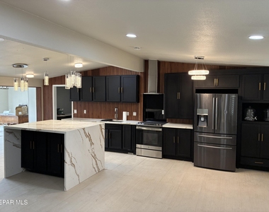 8316 W H Burges Drive - Photo Thumbnail 4