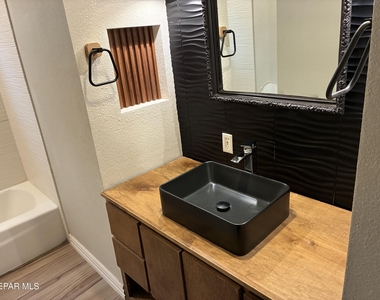 8316 W H Burges Drive - Photo Thumbnail 8