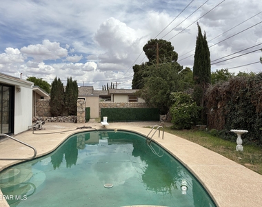 8316 W H Burges Drive - Photo Thumbnail 17