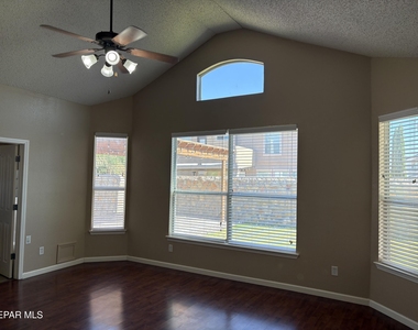 12421 Paseo De Arco Court - Photo Thumbnail 17