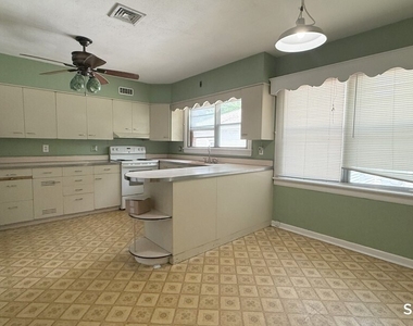 223 High Street - Photo Thumbnail 9