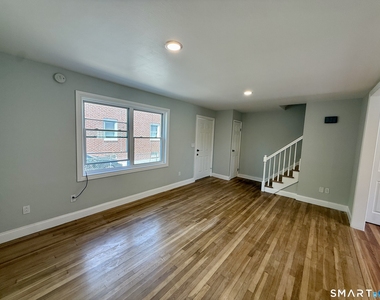 10 Elmwood Street - Photo Thumbnail 3