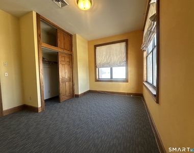 136 Mckinley Avenue - Photo Thumbnail 2