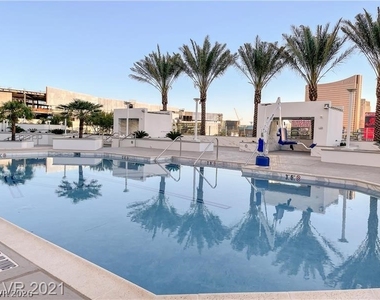 2700 Las Vegas Boulevard - Photo Thumbnail 1